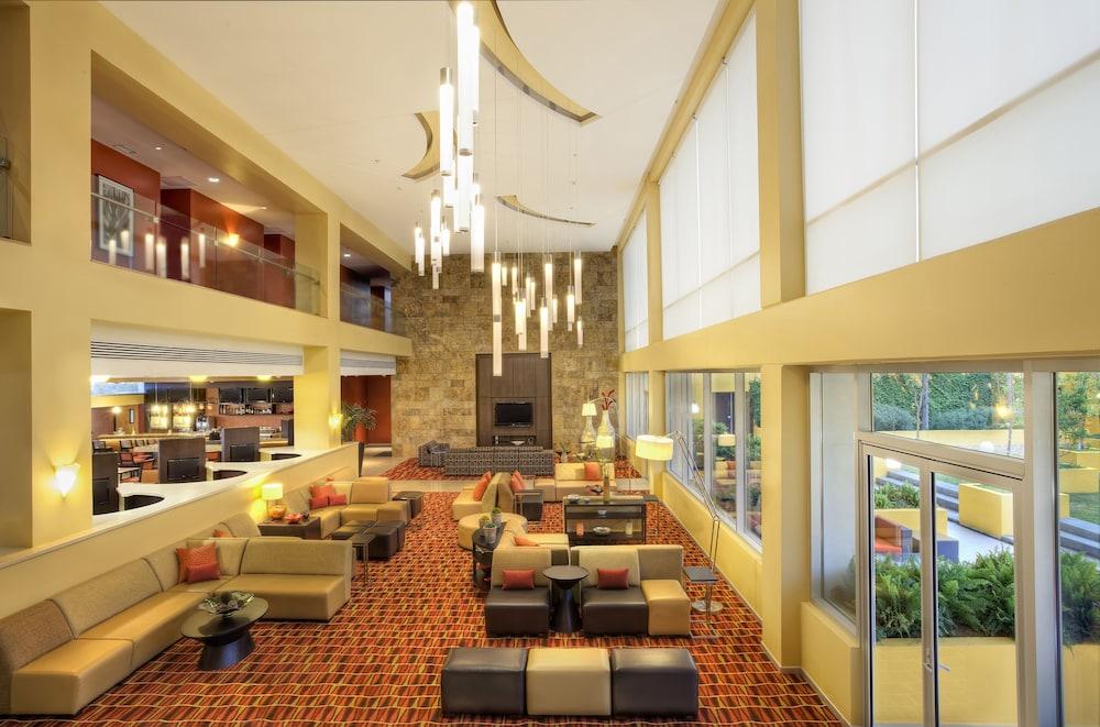 Courtyard By Marriott Leon At The Poliforum Bagian luar foto