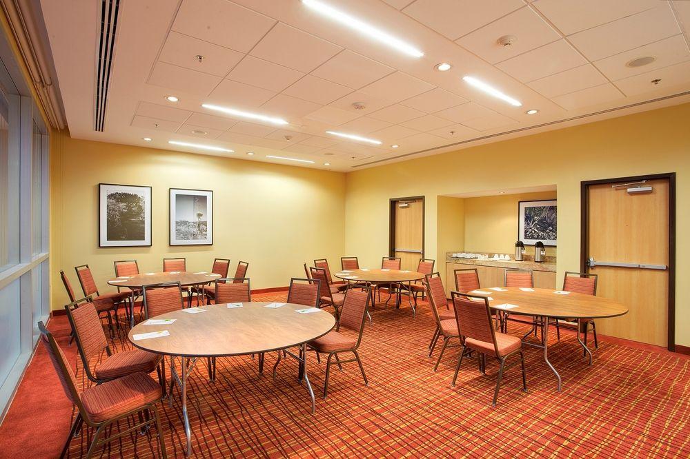 Courtyard By Marriott Leon At The Poliforum Bagian luar foto