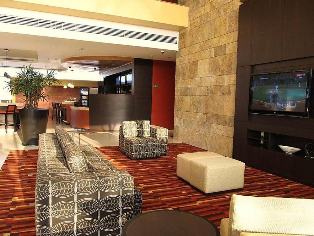 Courtyard By Marriott Leon At The Poliforum Bagian luar foto