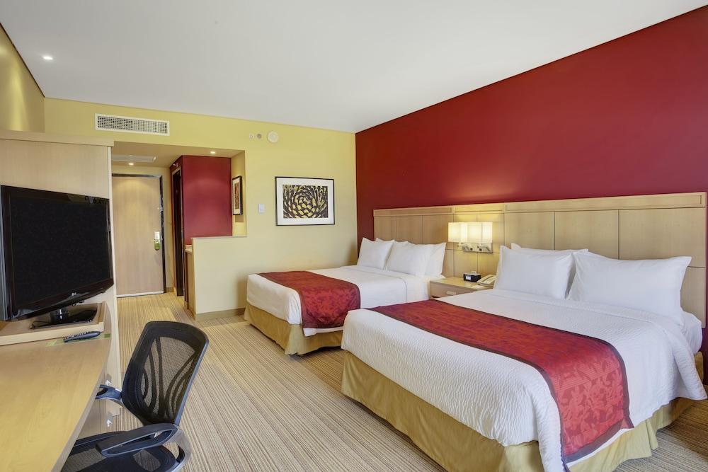 Courtyard By Marriott Leon At The Poliforum Bagian luar foto