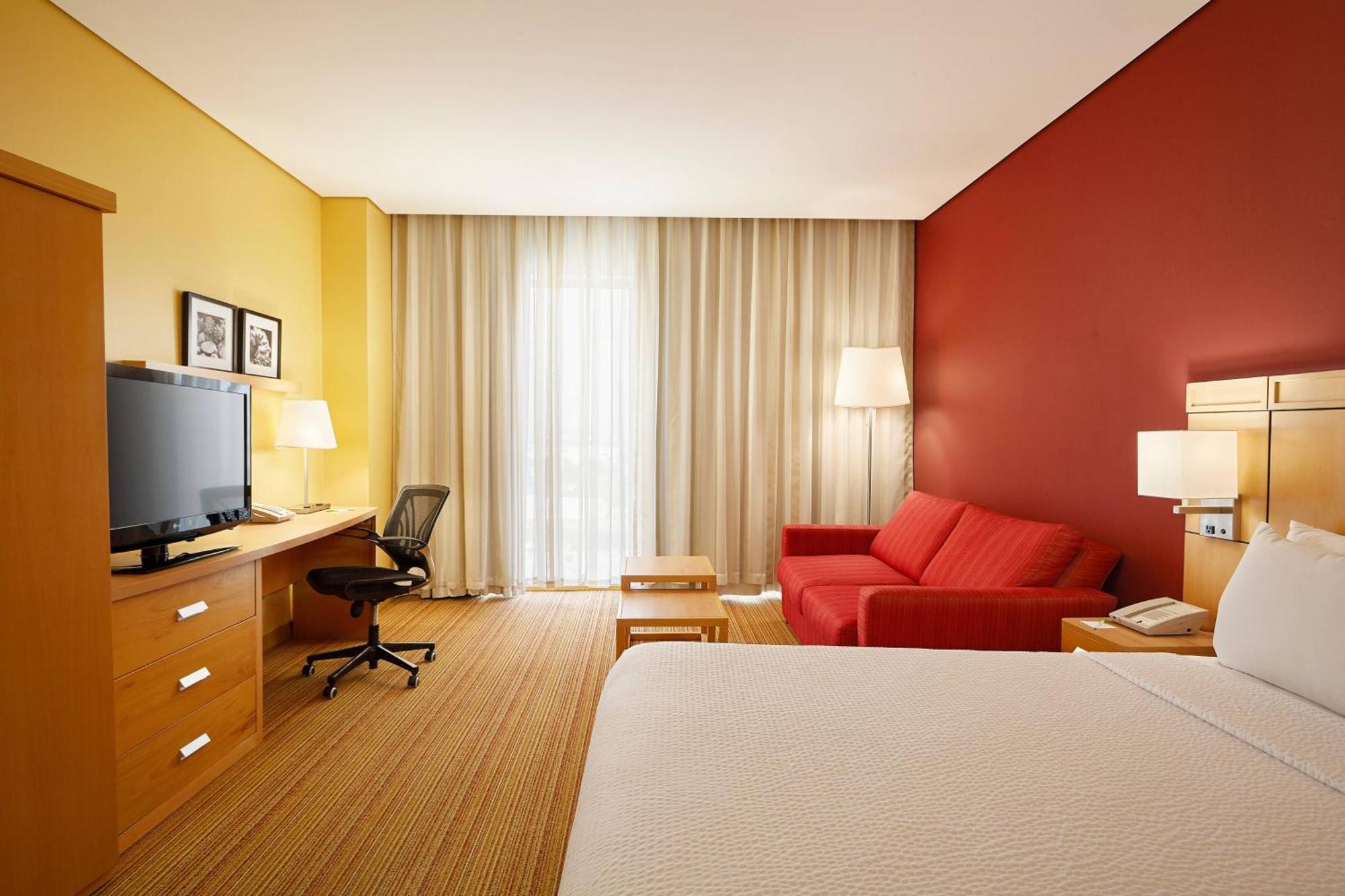 Courtyard By Marriott Leon At The Poliforum Bagian luar foto