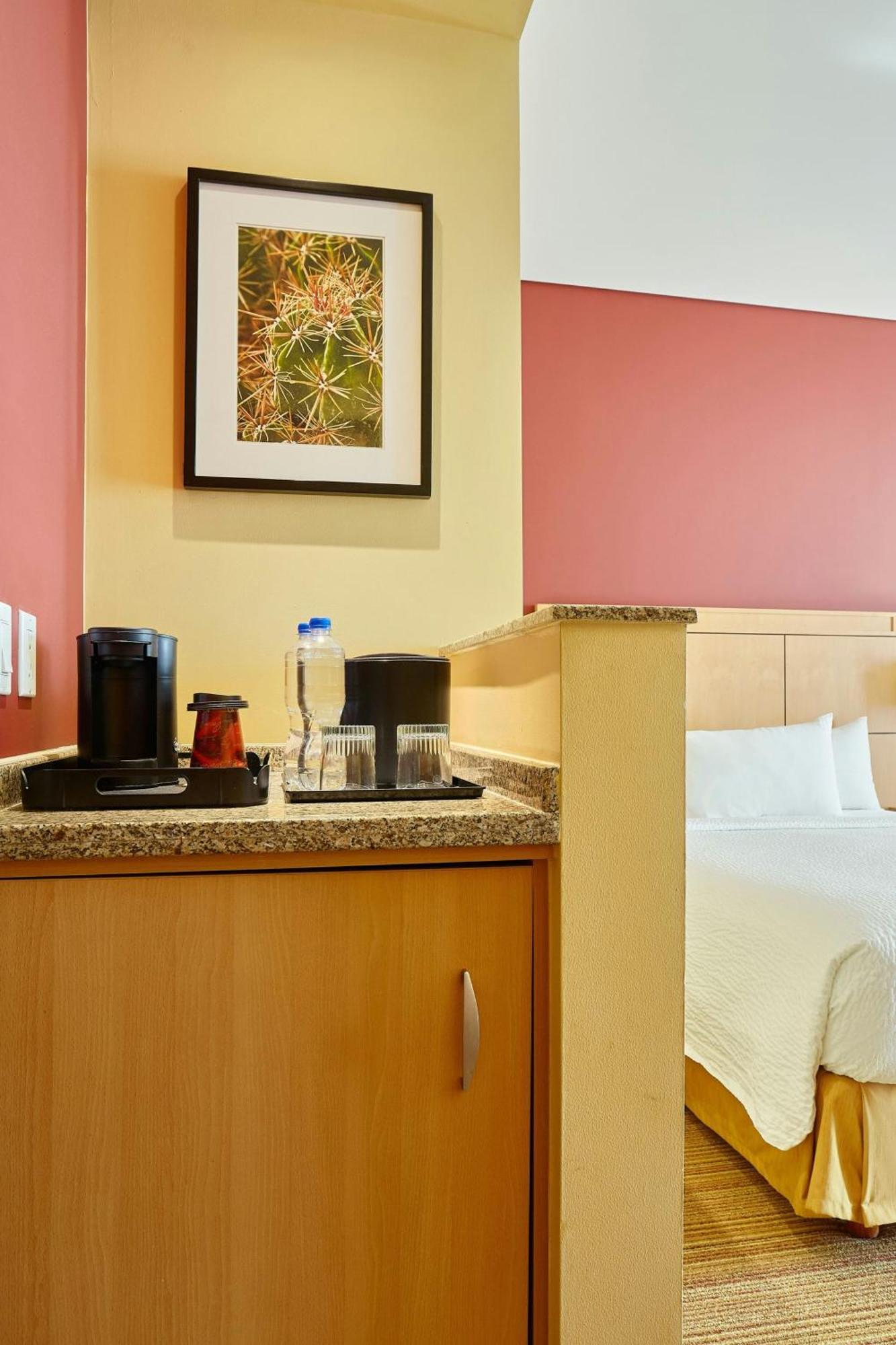 Courtyard By Marriott Leon At The Poliforum Bagian luar foto