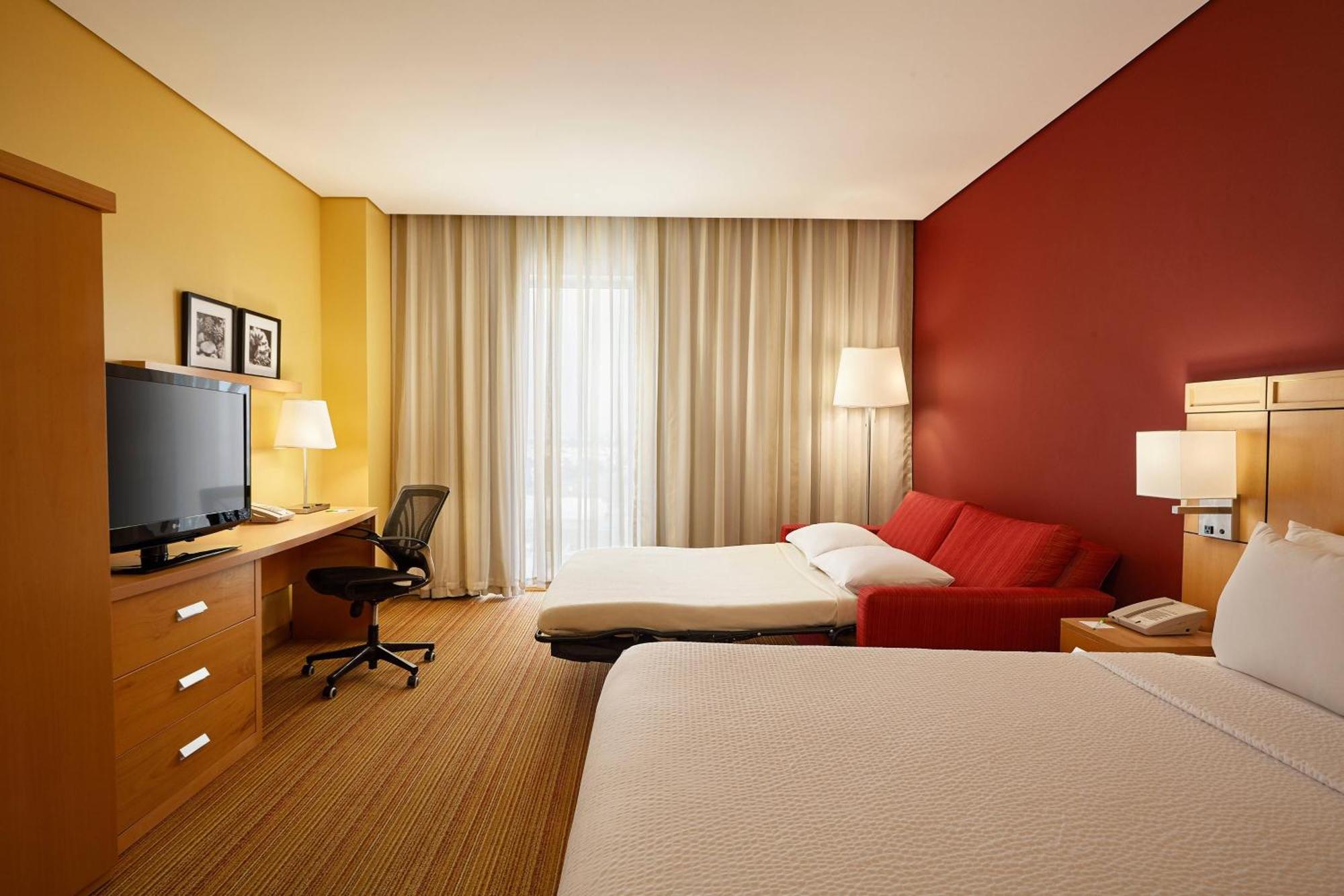 Courtyard By Marriott Leon At The Poliforum Bagian luar foto