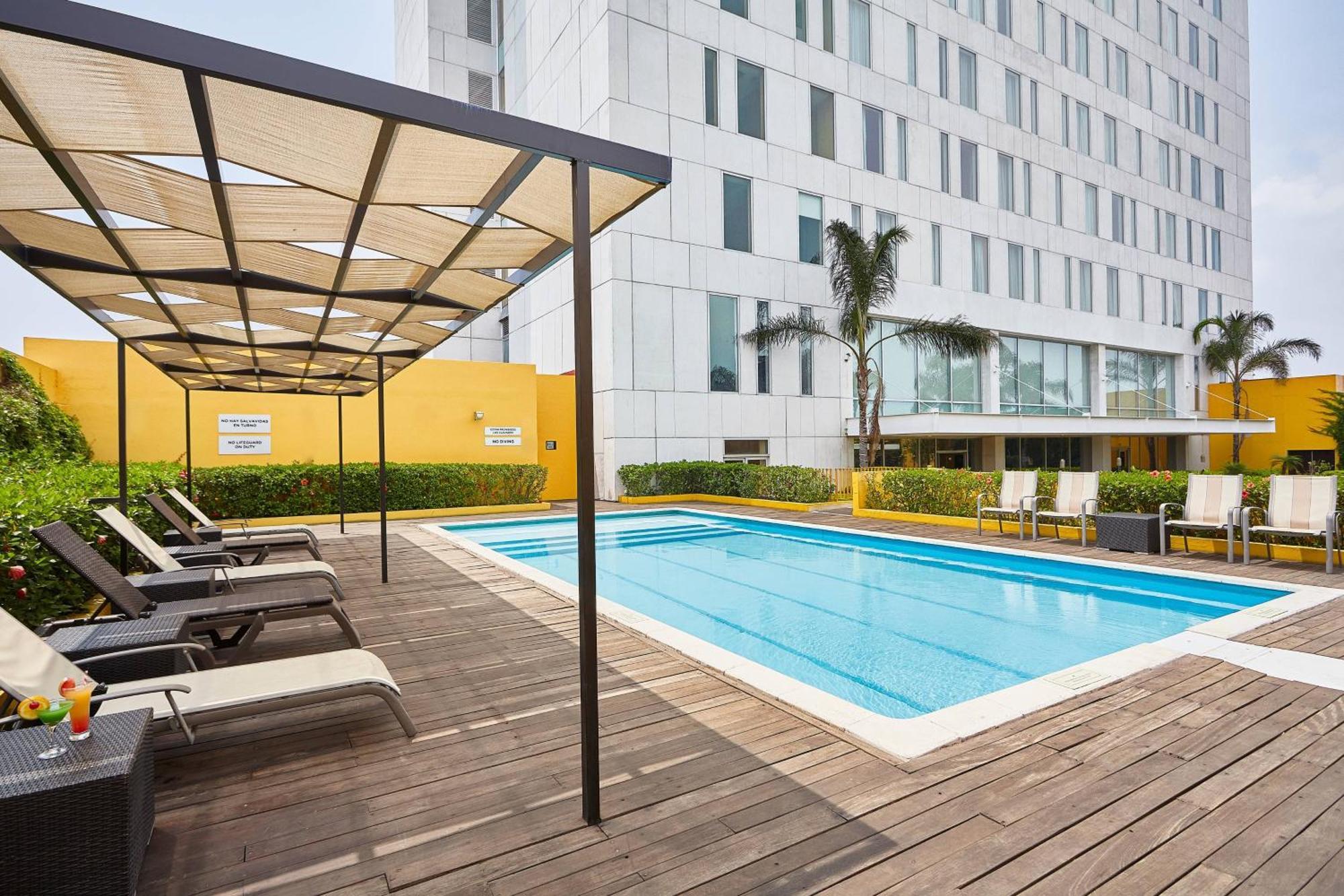 Courtyard By Marriott Leon At The Poliforum Bagian luar foto