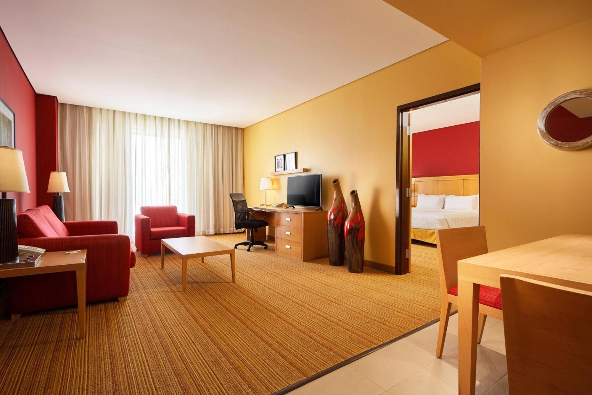 Courtyard By Marriott Leon At The Poliforum Bagian luar foto
