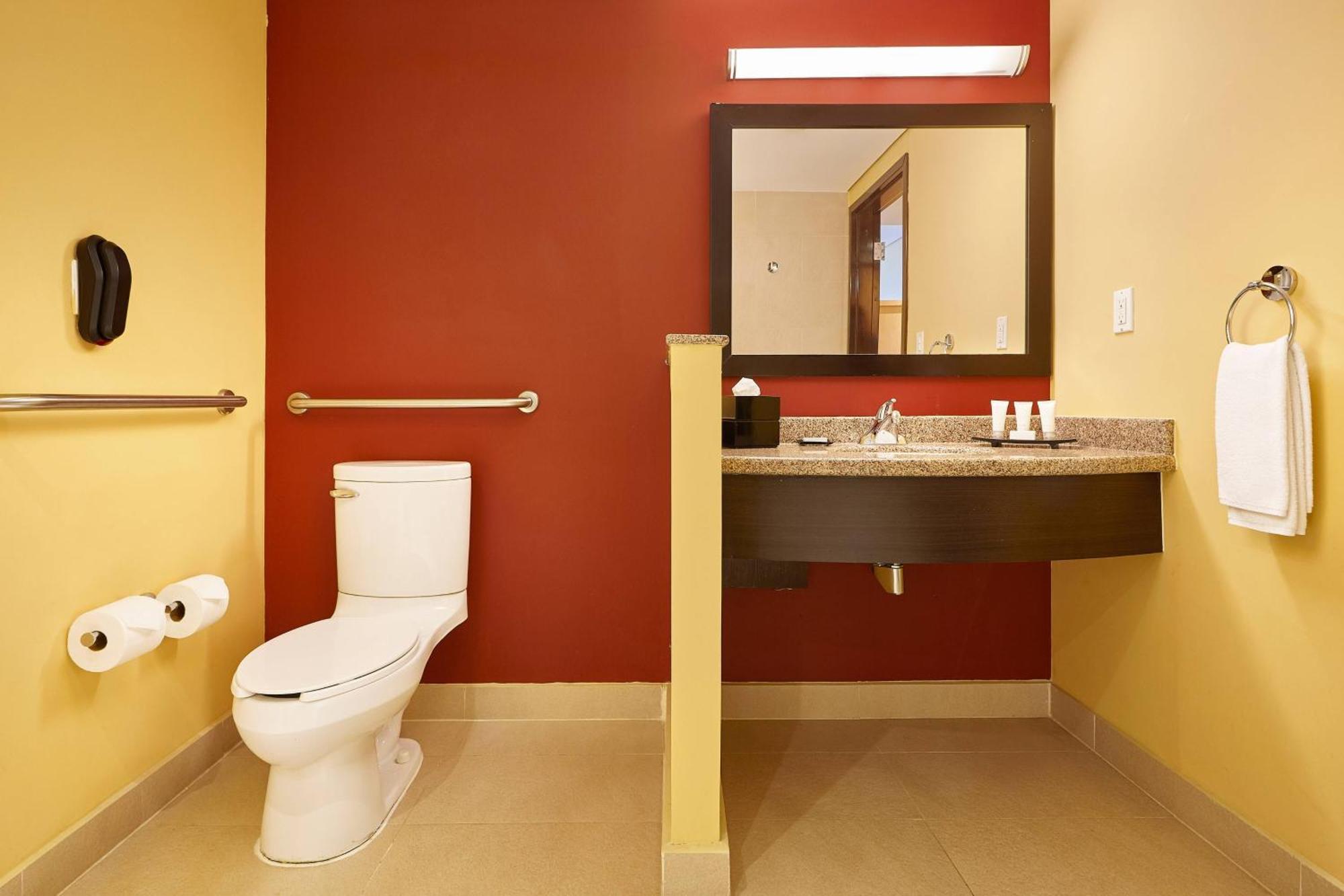 Courtyard By Marriott Leon At The Poliforum Bagian luar foto