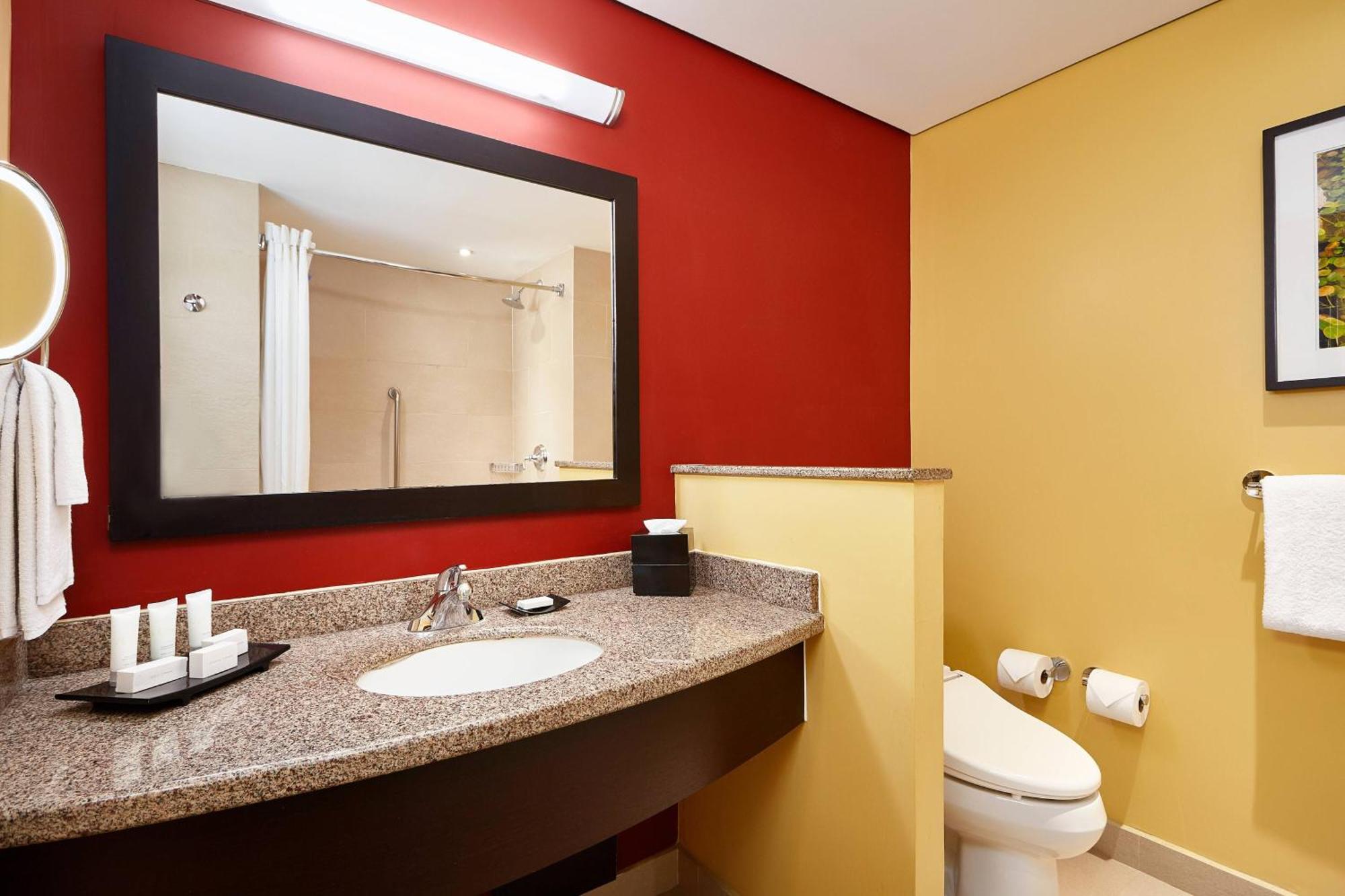 Courtyard By Marriott Leon At The Poliforum Bagian luar foto