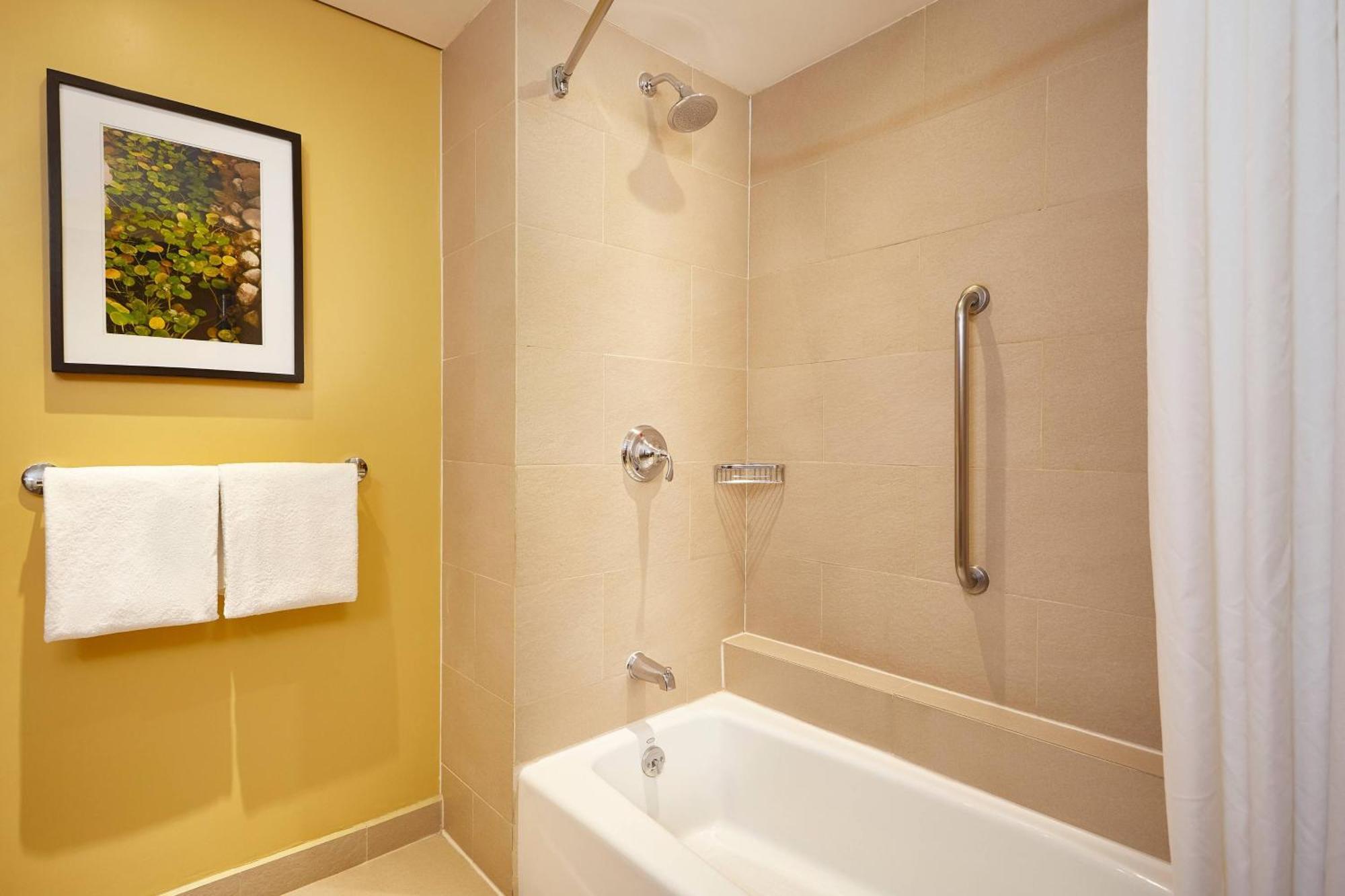 Courtyard By Marriott Leon At The Poliforum Bagian luar foto