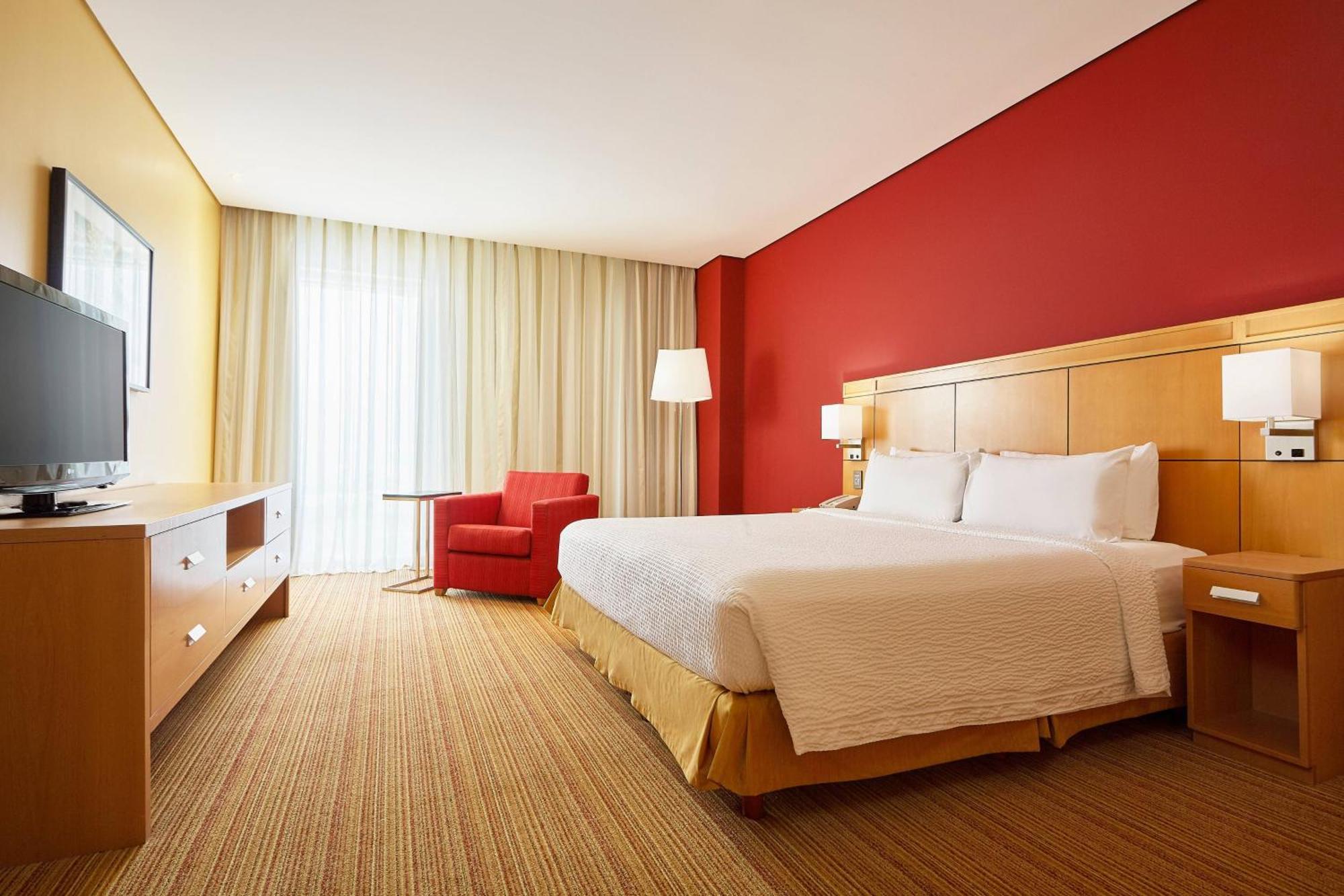 Courtyard By Marriott Leon At The Poliforum Bagian luar foto