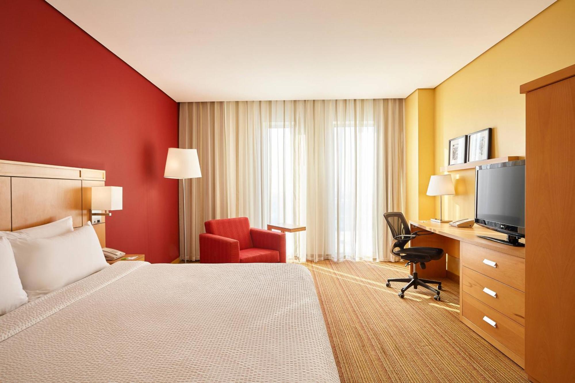 Courtyard By Marriott Leon At The Poliforum Bagian luar foto
