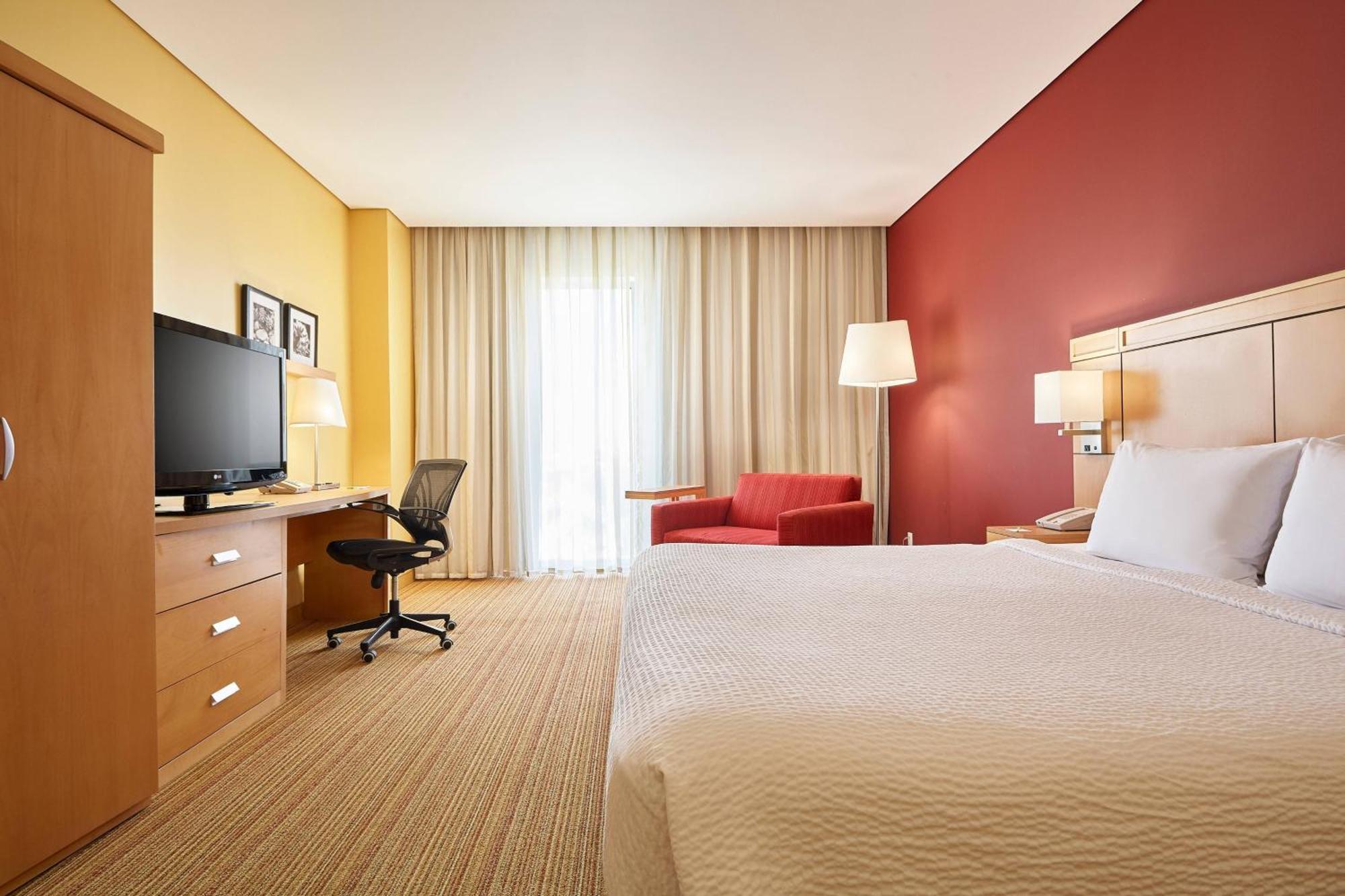 Courtyard By Marriott Leon At The Poliforum Bagian luar foto