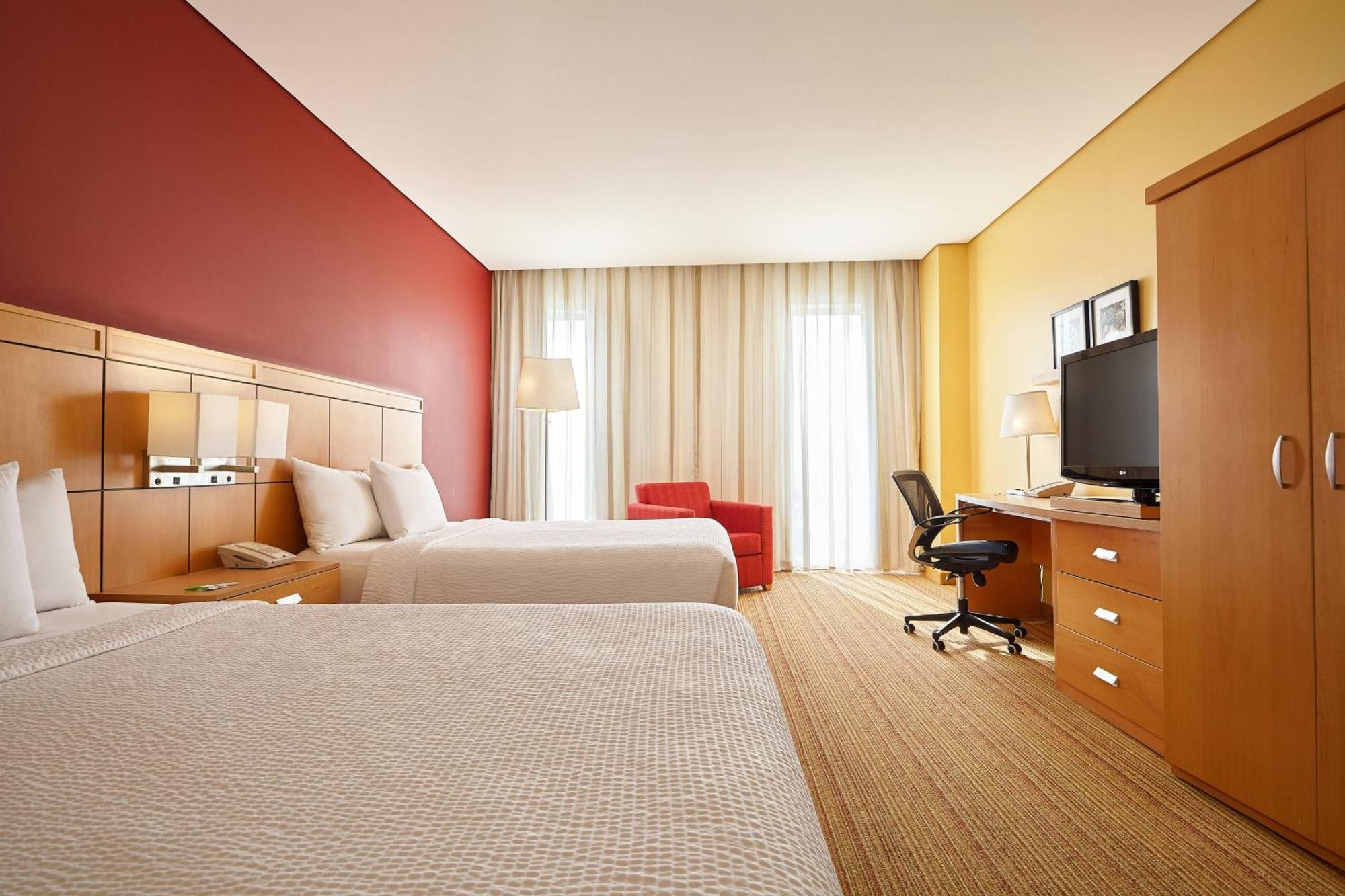 Courtyard By Marriott Leon At The Poliforum Bagian luar foto
