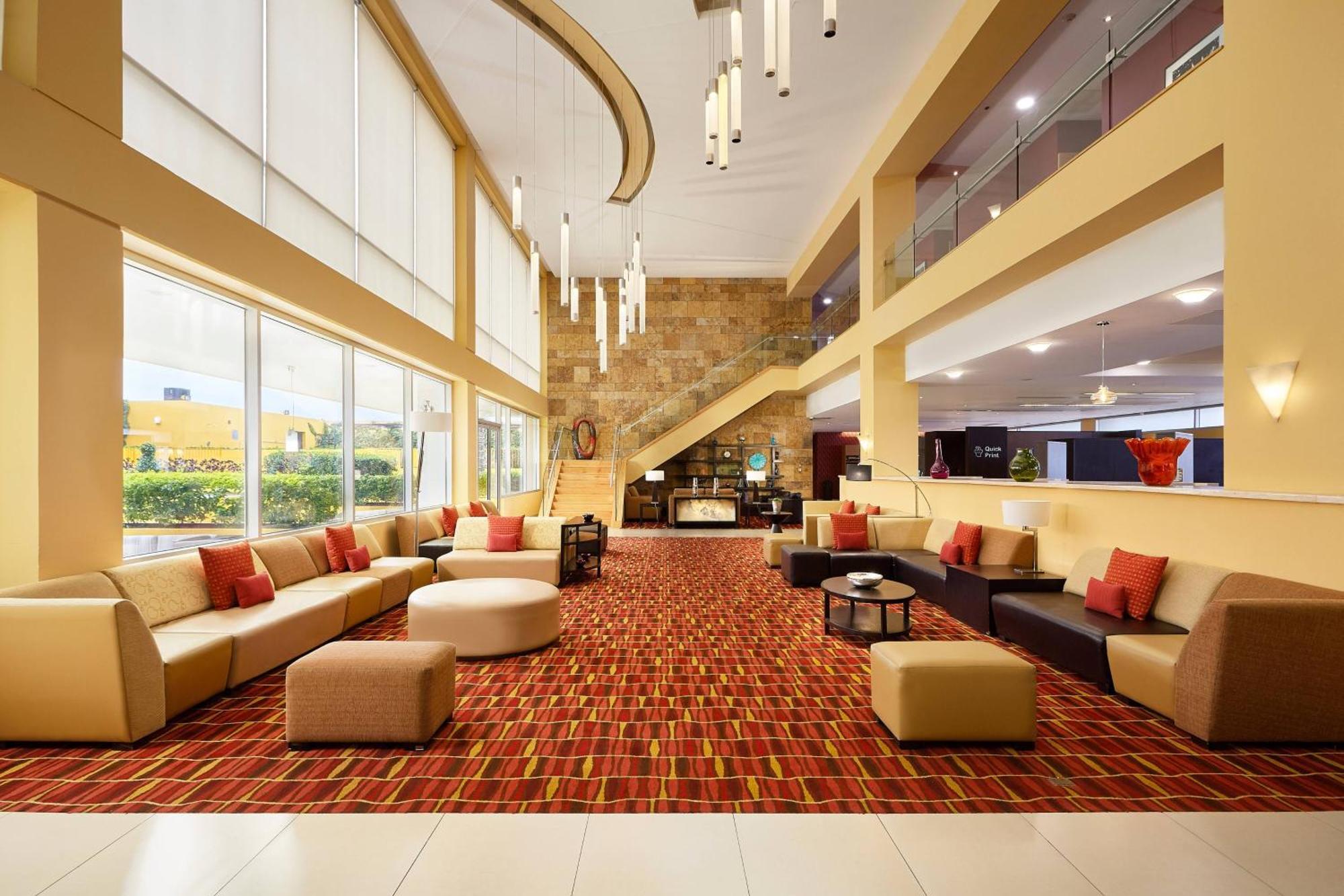 Courtyard By Marriott Leon At The Poliforum Bagian luar foto